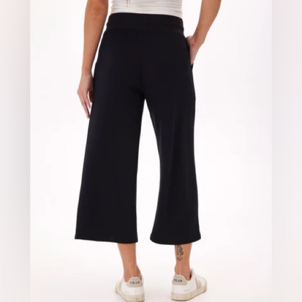 Ann Taylor petite black wide-leg knit pants cropped size XS